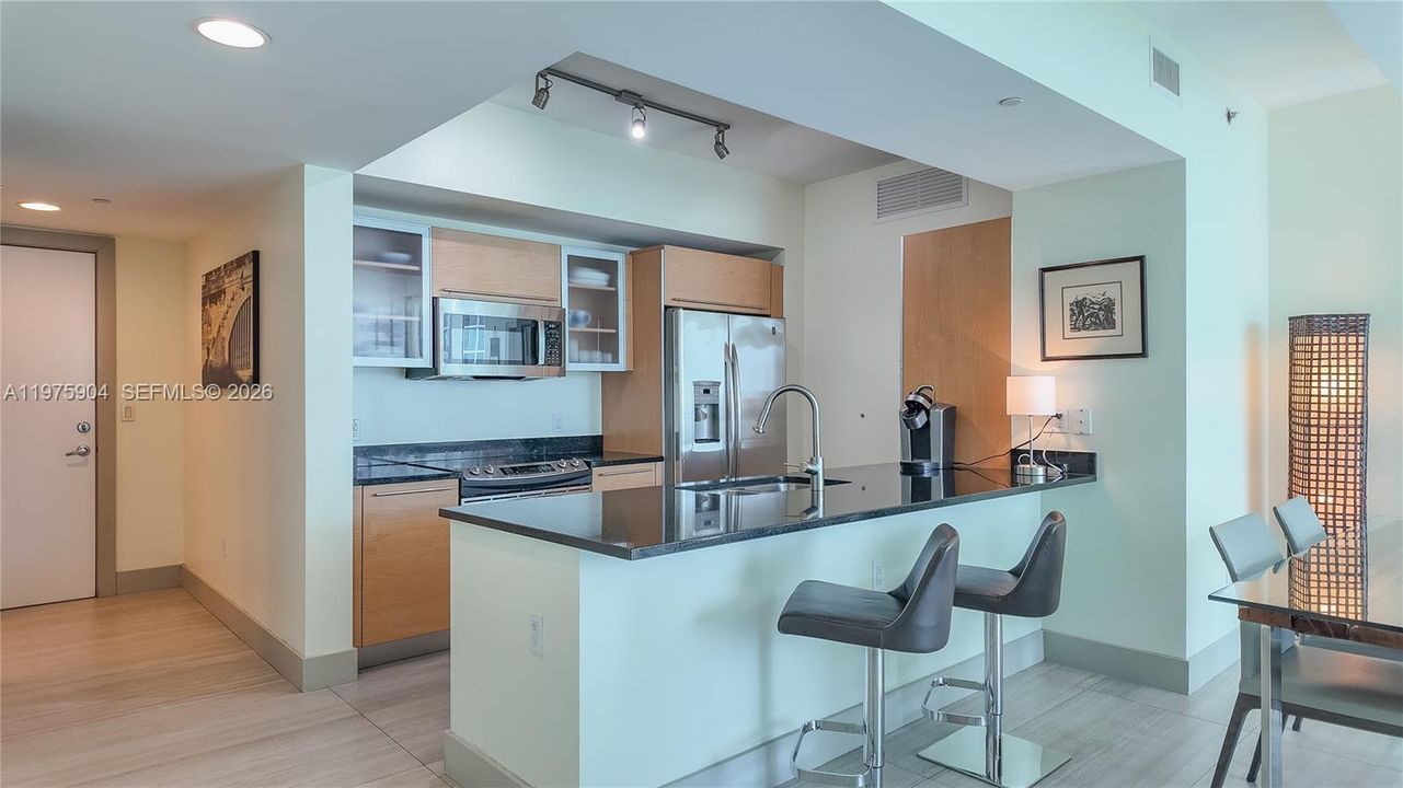 Active With Contract: $900,000 (2 beds, 2 baths, 1289 Square Feet)