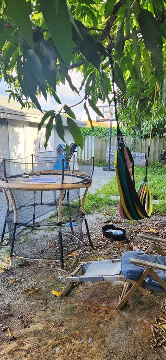 For Sale: $675,000 (3 beds, 2 baths, 900 Square Feet)