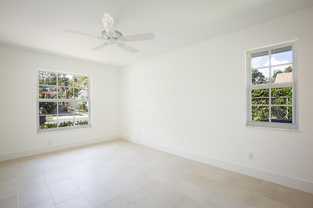 705 New York St-12