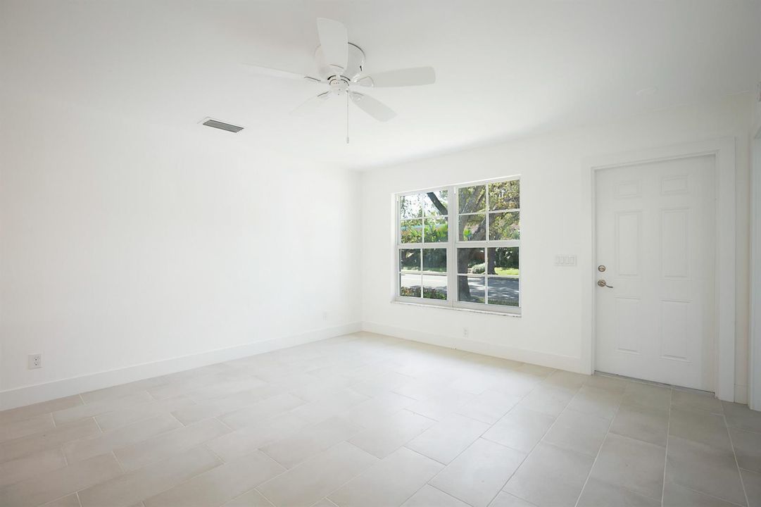 705 New York St-14