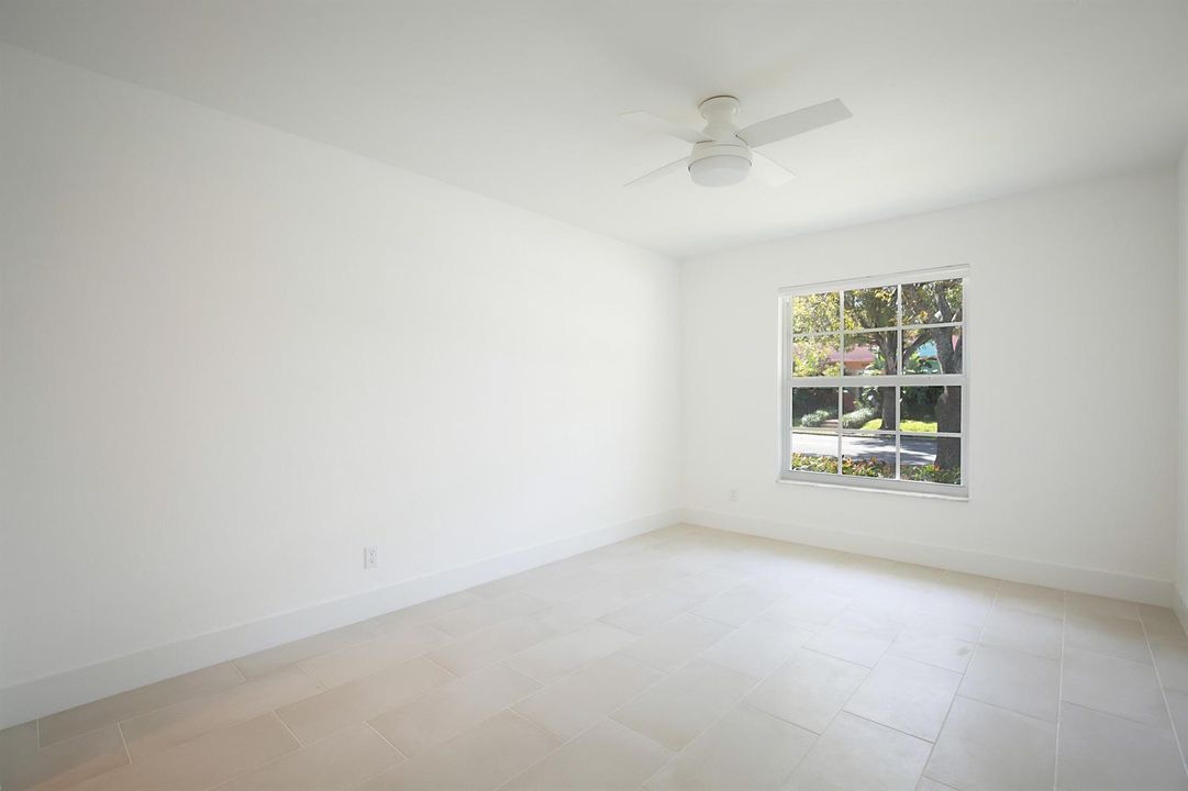 705 New York St-15