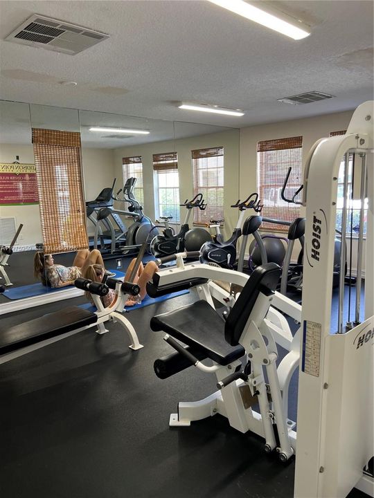 Active With Contract: $2,000 (1 beds, 1 baths, 700 Square Feet)