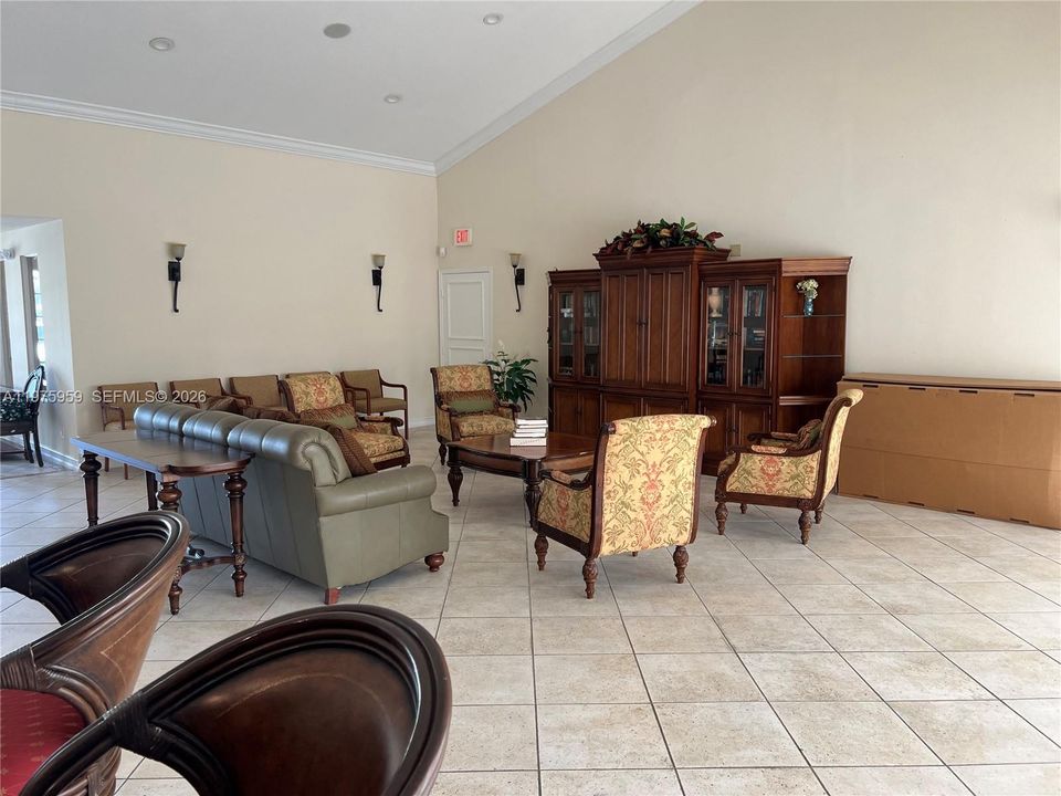 Active With Contract: $2,000 (1 beds, 1 baths, 700 Square Feet)