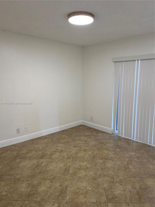 Active With Contract: $2,000 (1 beds, 1 baths, 700 Square Feet)