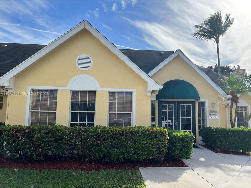 Active With Contract: $2,000 (1 beds, 1 baths, 700 Square Feet)