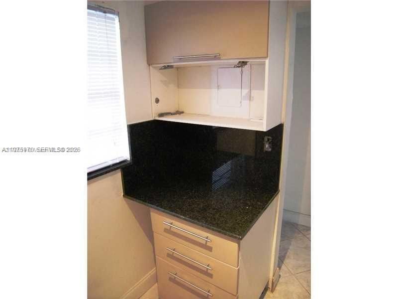 合同活跃: $269,000 (1 贝兹, 1 浴室, 675 平方英尺)
