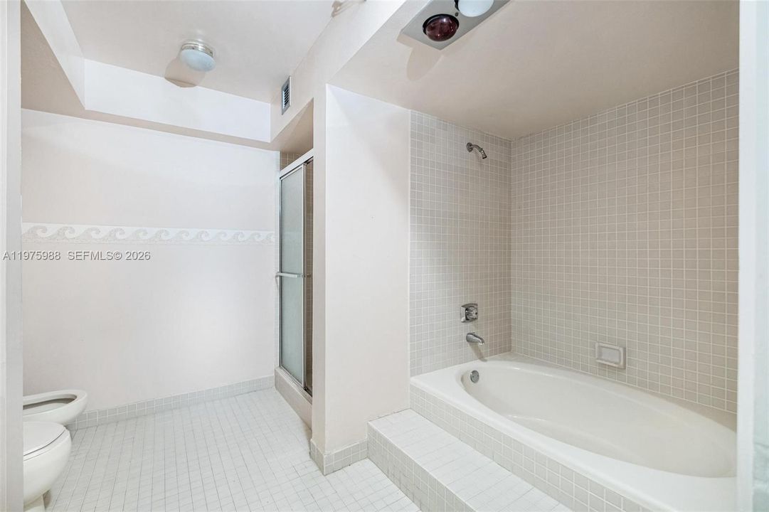 На продажу: $779,000 (2 спален, 2 ванн, 1335 Квадратных фут)