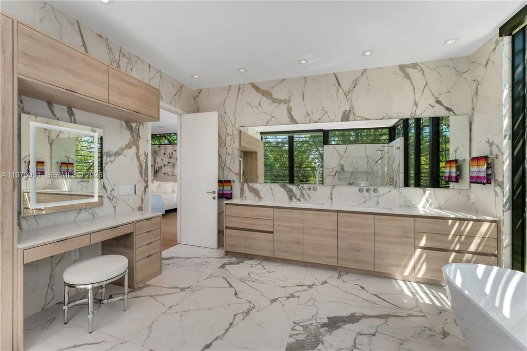 En Venta: $7,250,000 (7 camas, 5 baños, 6065 Pies cuadrados)