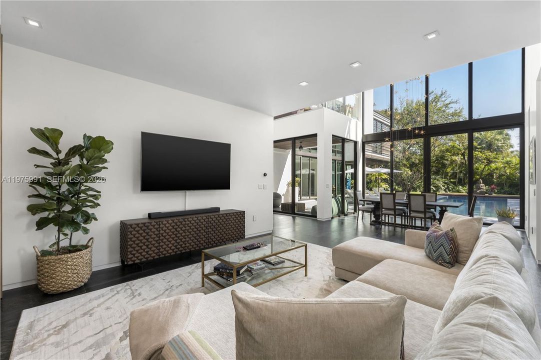 En Venta: $7,250,000 (7 camas, 5 baños, 6065 Pies cuadrados)