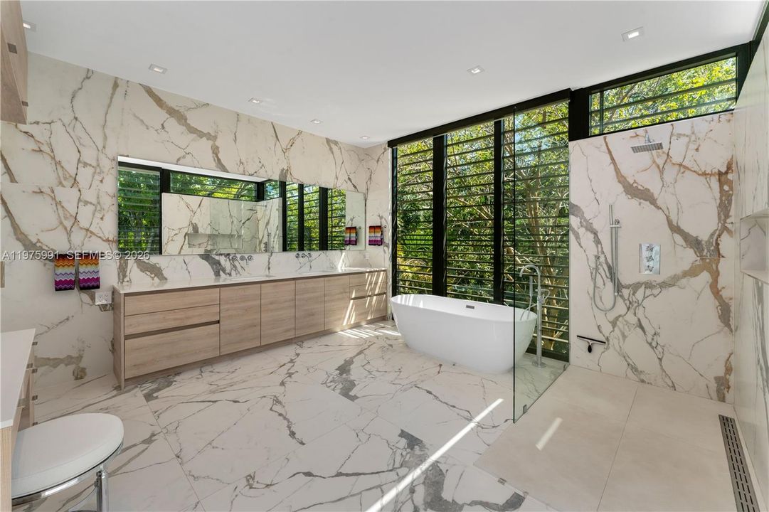 En Venta: $7,250,000 (7 camas, 5 baños, 6065 Pies cuadrados)