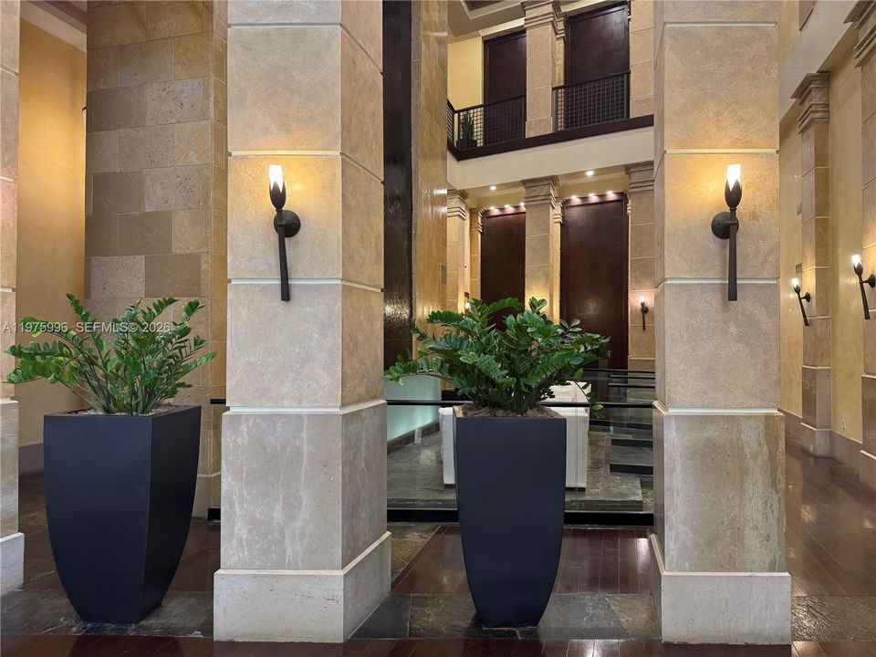 For Sale: $1,150,000 (2 beds, 2 baths, 1342 Square Feet)