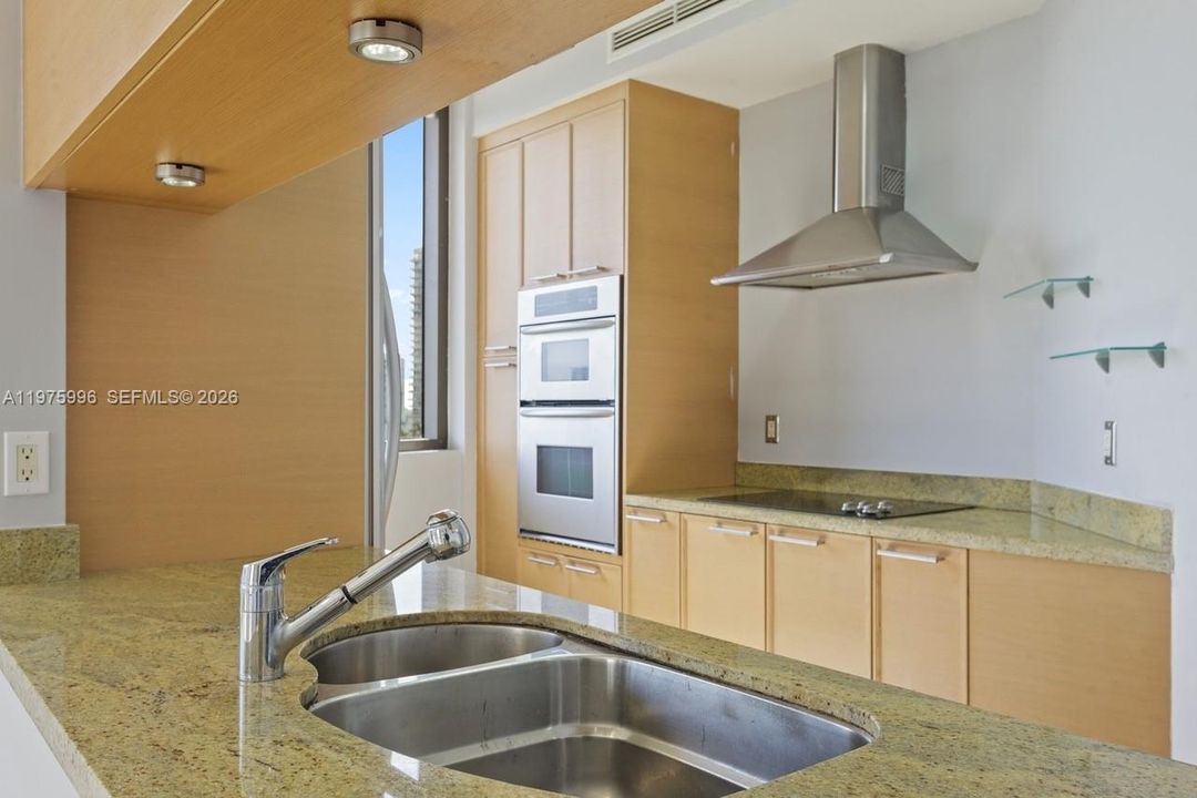For Sale: $1,150,000 (2 beds, 2 baths, 1342 Square Feet)