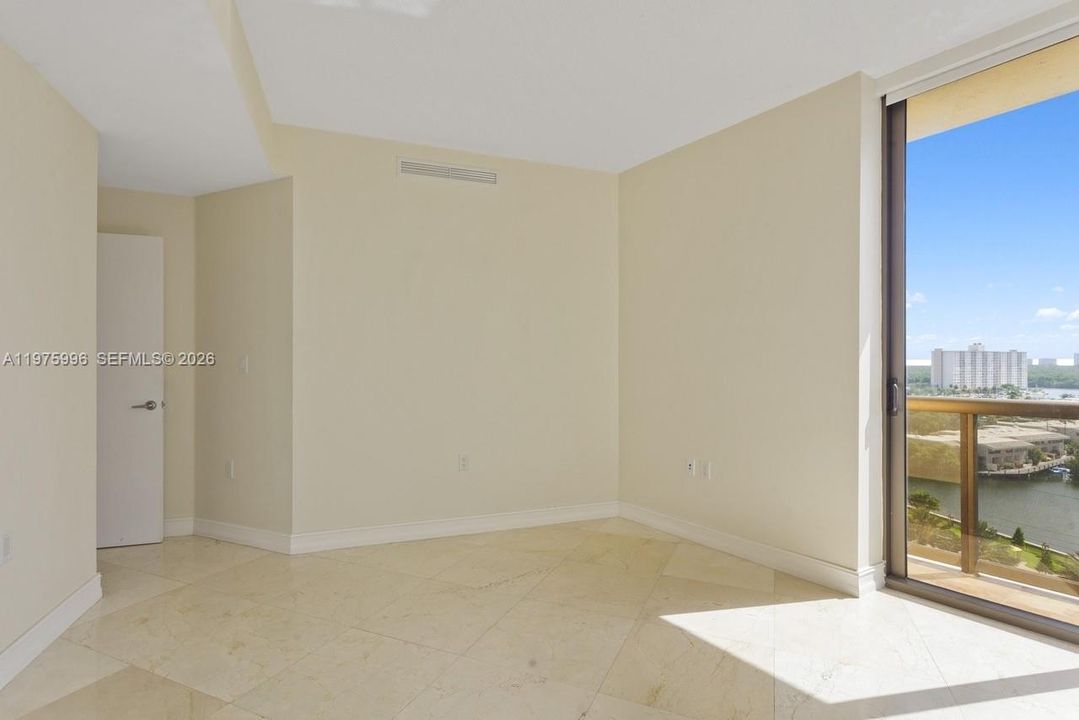 For Sale: $1,150,000 (2 beds, 2 baths, 1342 Square Feet)
