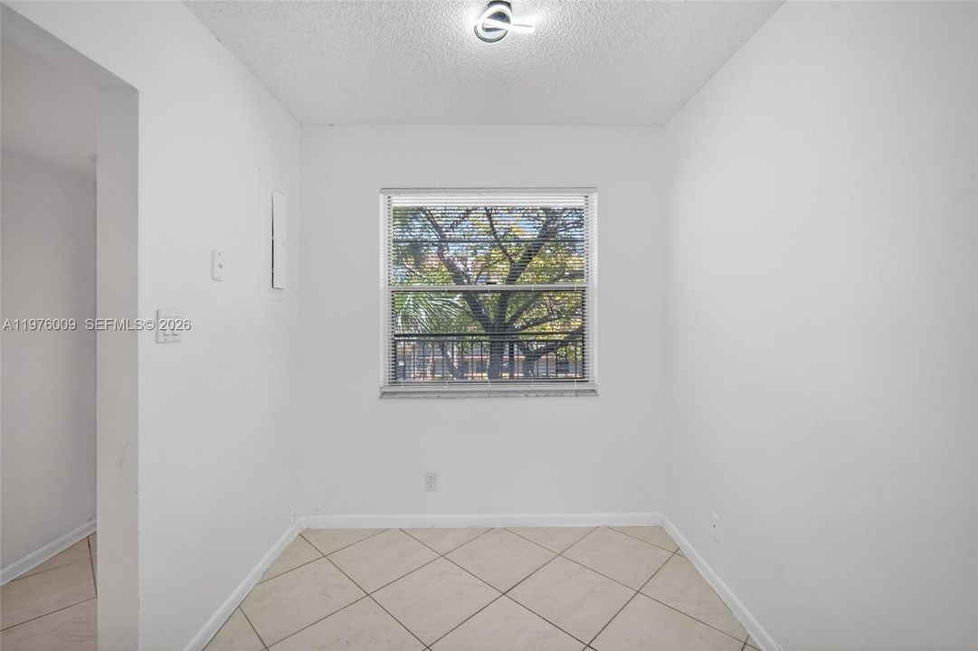 Active With Contract: $125,000 (2 beds, 2 baths, 1002 Square Feet)