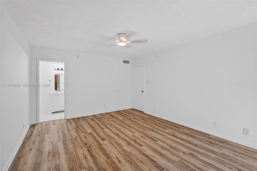 Active With Contract: $125,000 (2 beds, 2 baths, 1002 Square Feet)