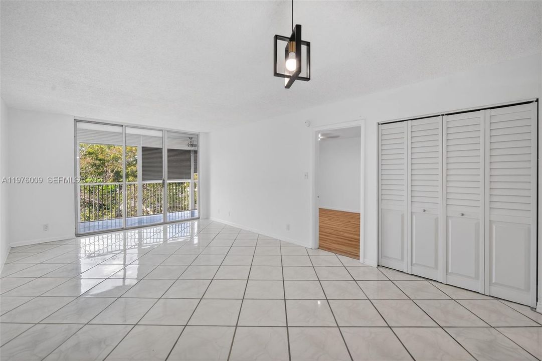 Active With Contract: $125,000 (2 beds, 2 baths, 1002 Square Feet)