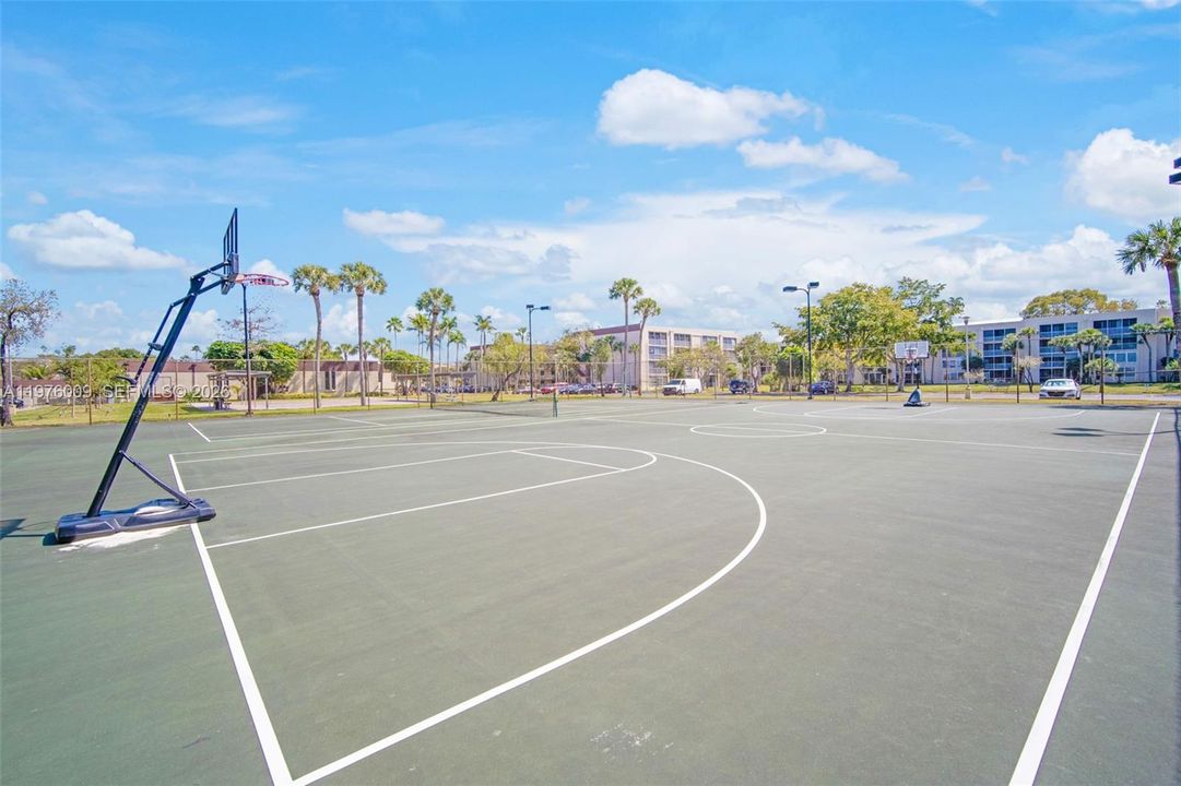 Active With Contract: $125,000 (2 beds, 2 baths, 1002 Square Feet)