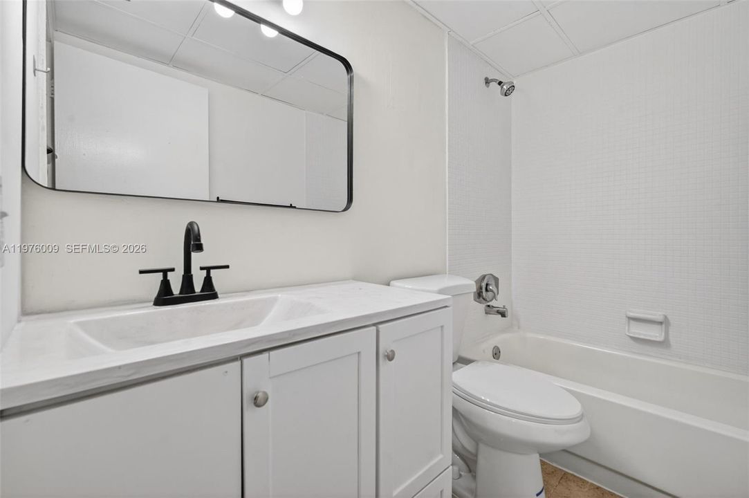 Active With Contract: $125,000 (2 beds, 2 baths, 1002 Square Feet)