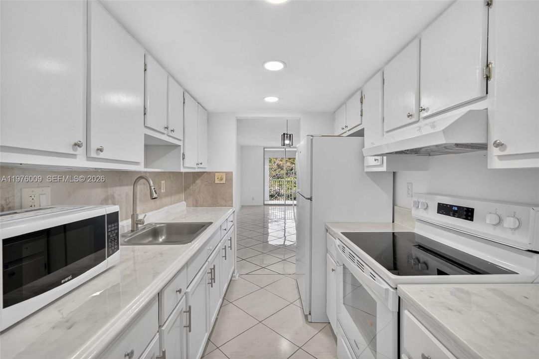 Active With Contract: $125,000 (2 beds, 2 baths, 1002 Square Feet)