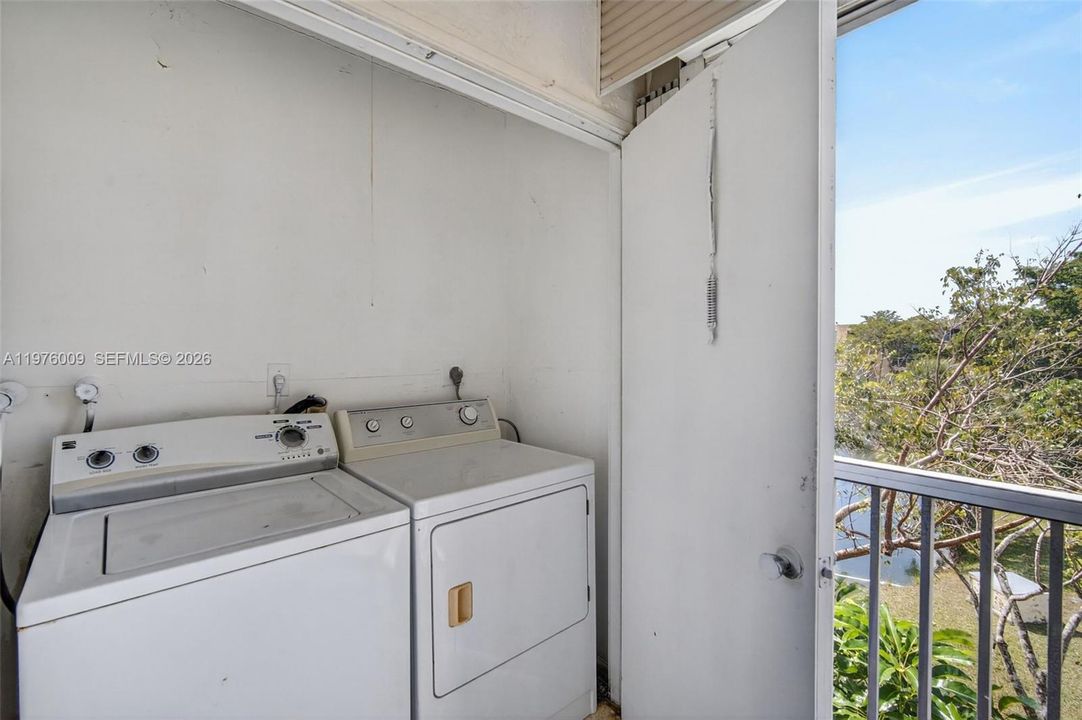 Active With Contract: $125,000 (2 beds, 2 baths, 1002 Square Feet)