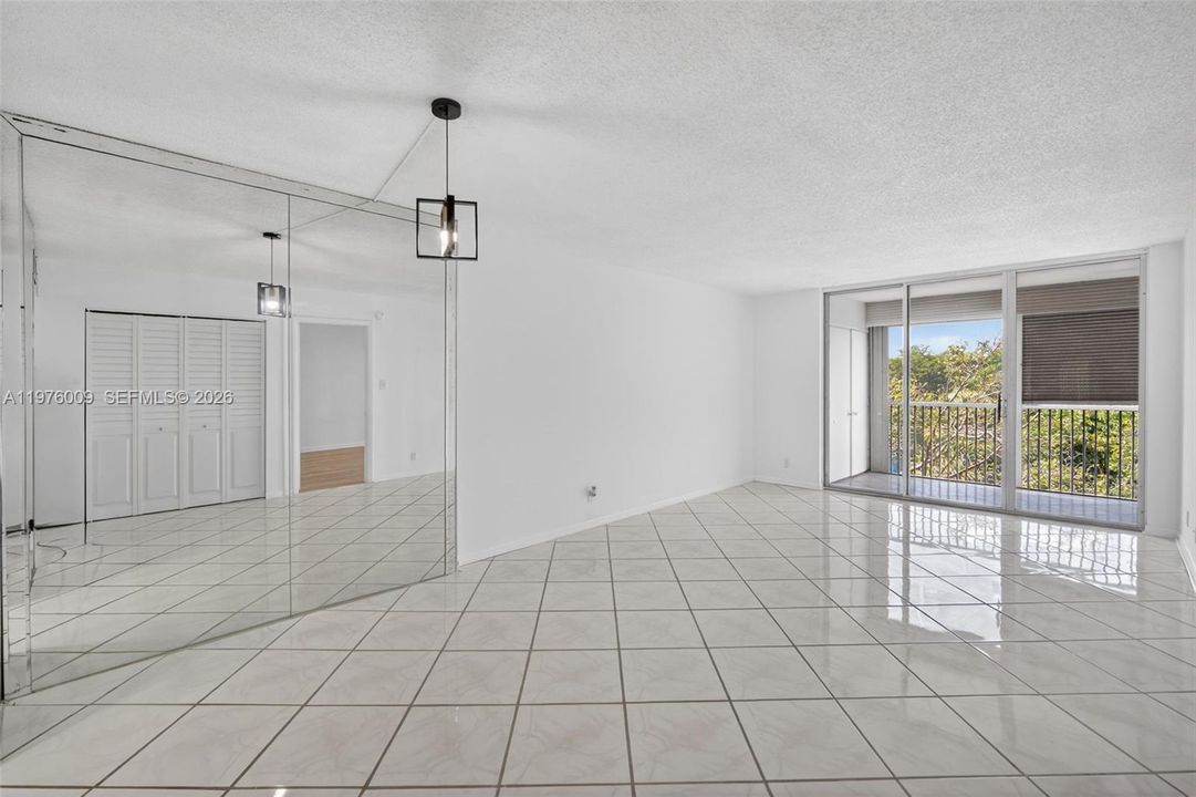 Active With Contract: $125,000 (2 beds, 2 baths, 1002 Square Feet)