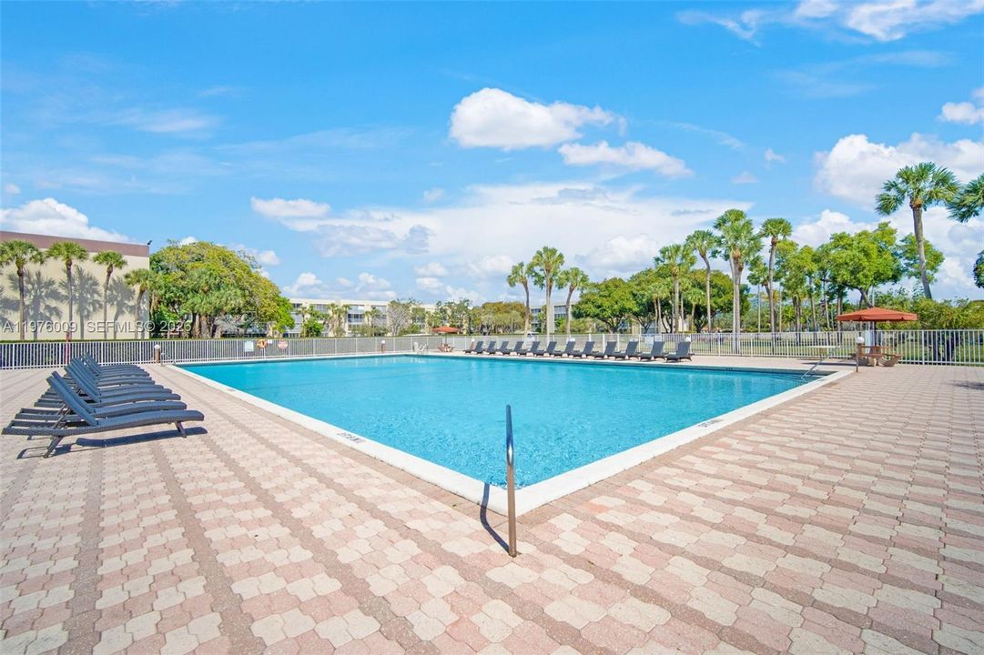 Active With Contract: $125,000 (2 beds, 2 baths, 1002 Square Feet)