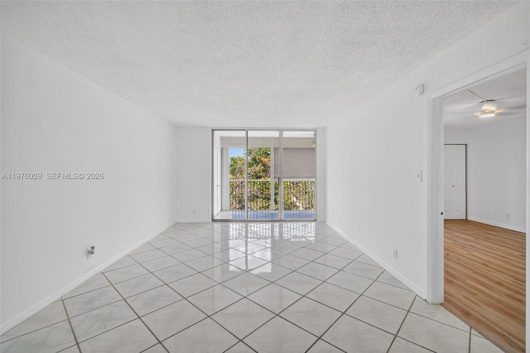 Active With Contract: $125,000 (2 beds, 2 baths, 1002 Square Feet)