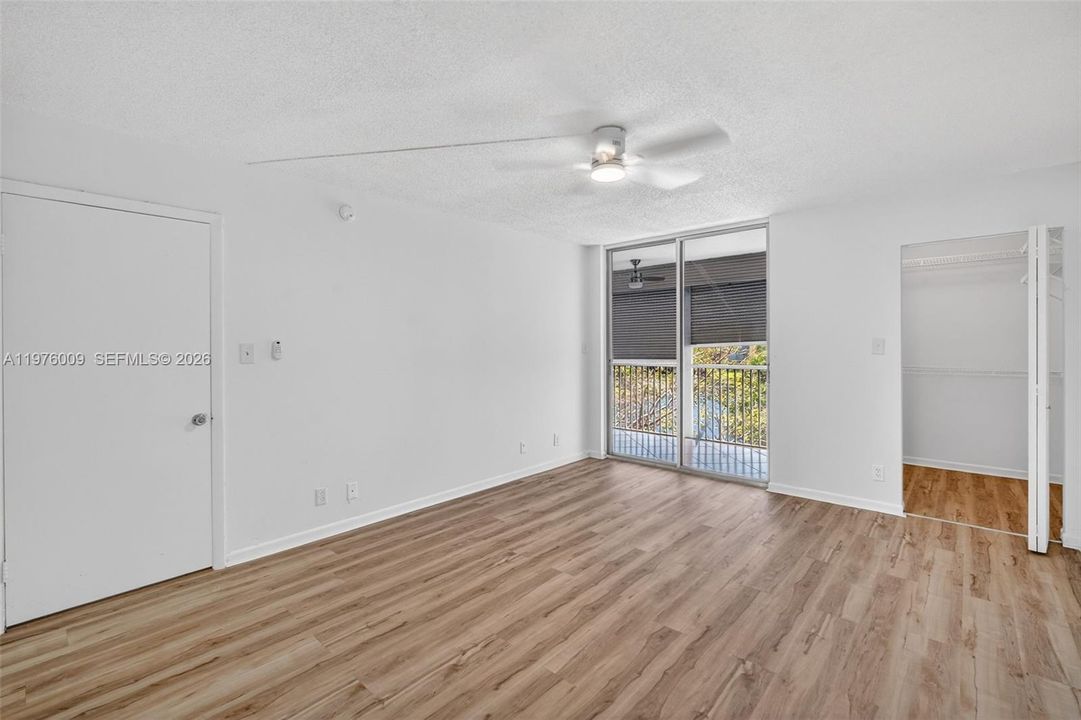 Active With Contract: $125,000 (2 beds, 2 baths, 1002 Square Feet)