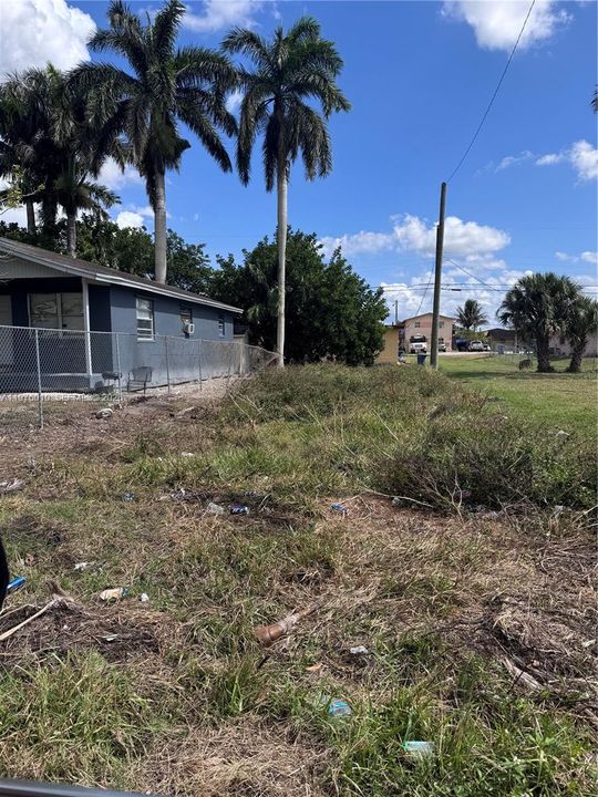 На продажу: $19,000 (0.07 acres)