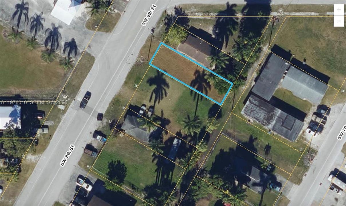 На продажу: $19,000 (0.07 acres)