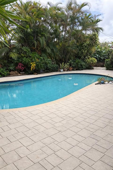 Recently Sold: $1,795,000 (5 beds, 3 baths, 3412 Square Feet)