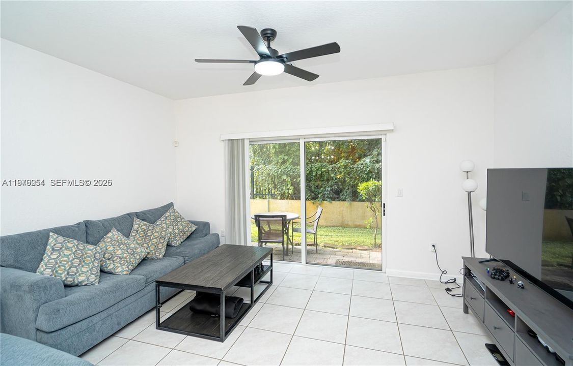 Active With Contract: $381,000 (2 beds, 2 baths, 1228 Square Feet)