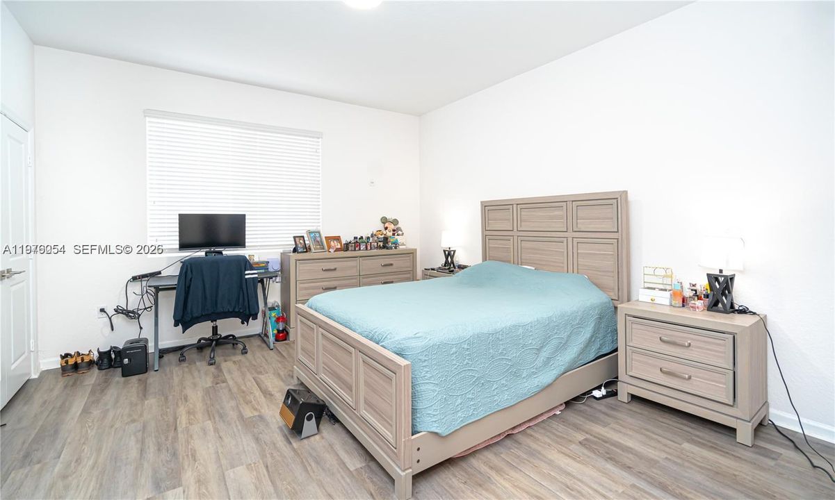 Active With Contract: $381,000 (2 beds, 2 baths, 1228 Square Feet)