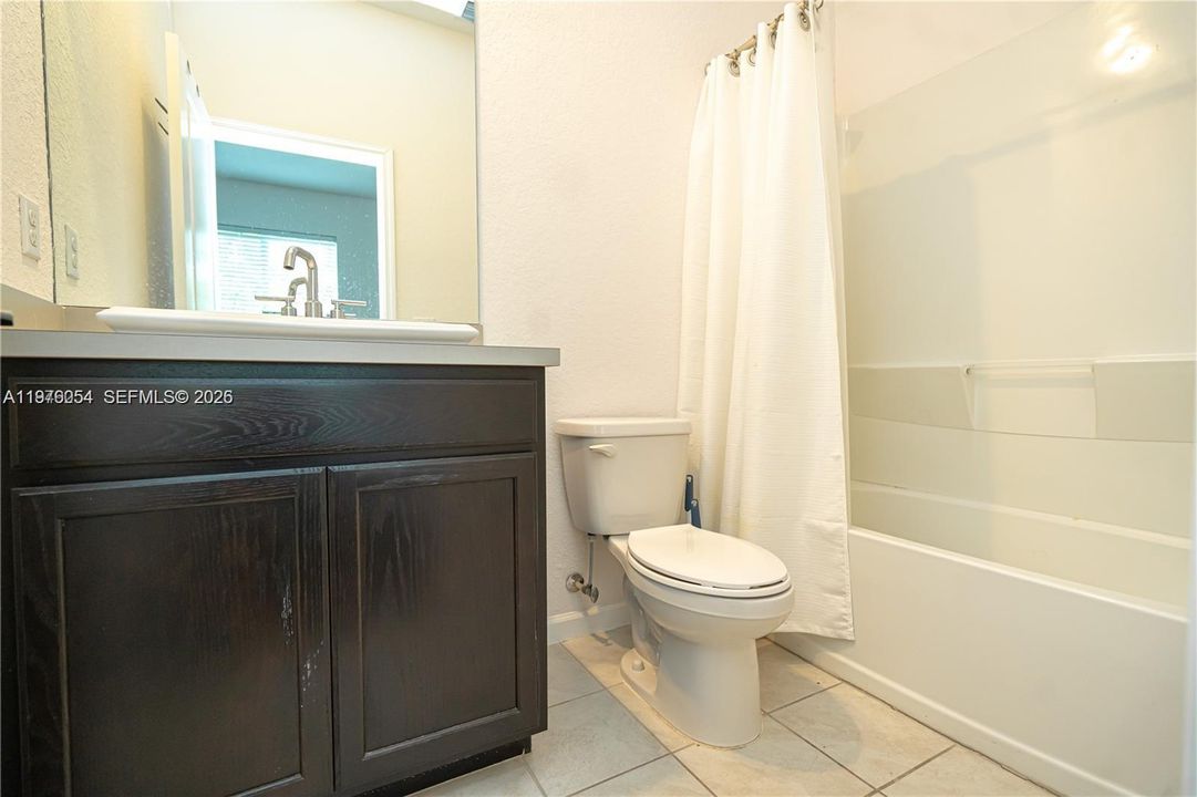Active With Contract: $381,000 (2 beds, 2 baths, 1228 Square Feet)