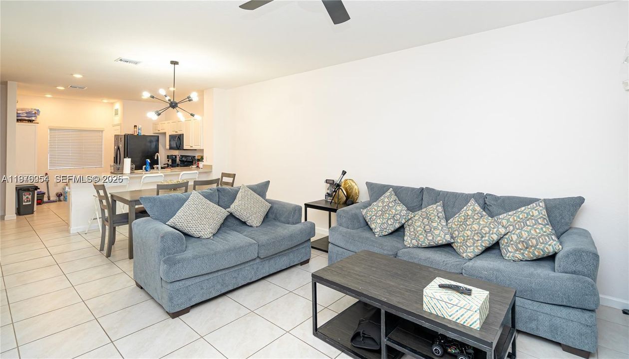 Active With Contract: $381,000 (2 beds, 2 baths, 1228 Square Feet)
