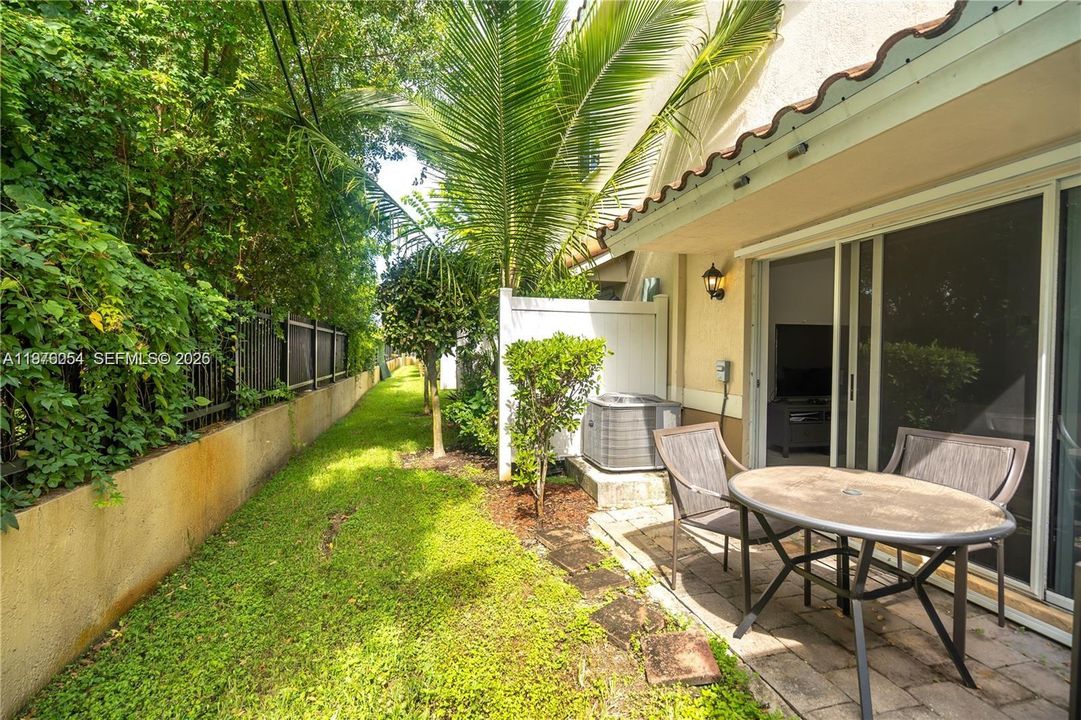 Active With Contract: $381,000 (2 beds, 2 baths, 1228 Square Feet)