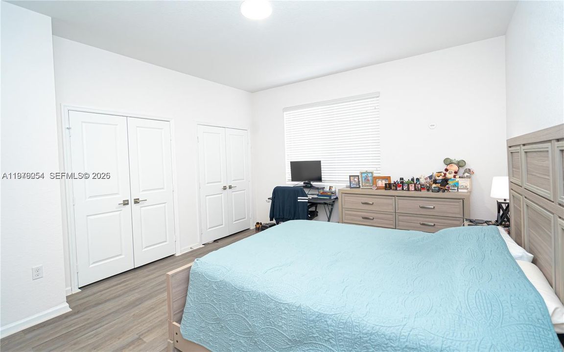 Active With Contract: $381,000 (2 beds, 2 baths, 1228 Square Feet)