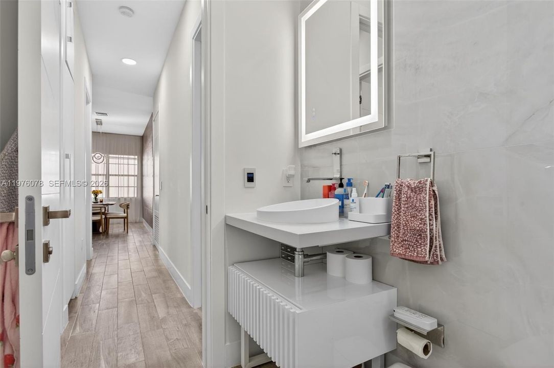 En Venta: $1,199,000 (4 camas, 3 baños, 2340 Pies cuadrados)