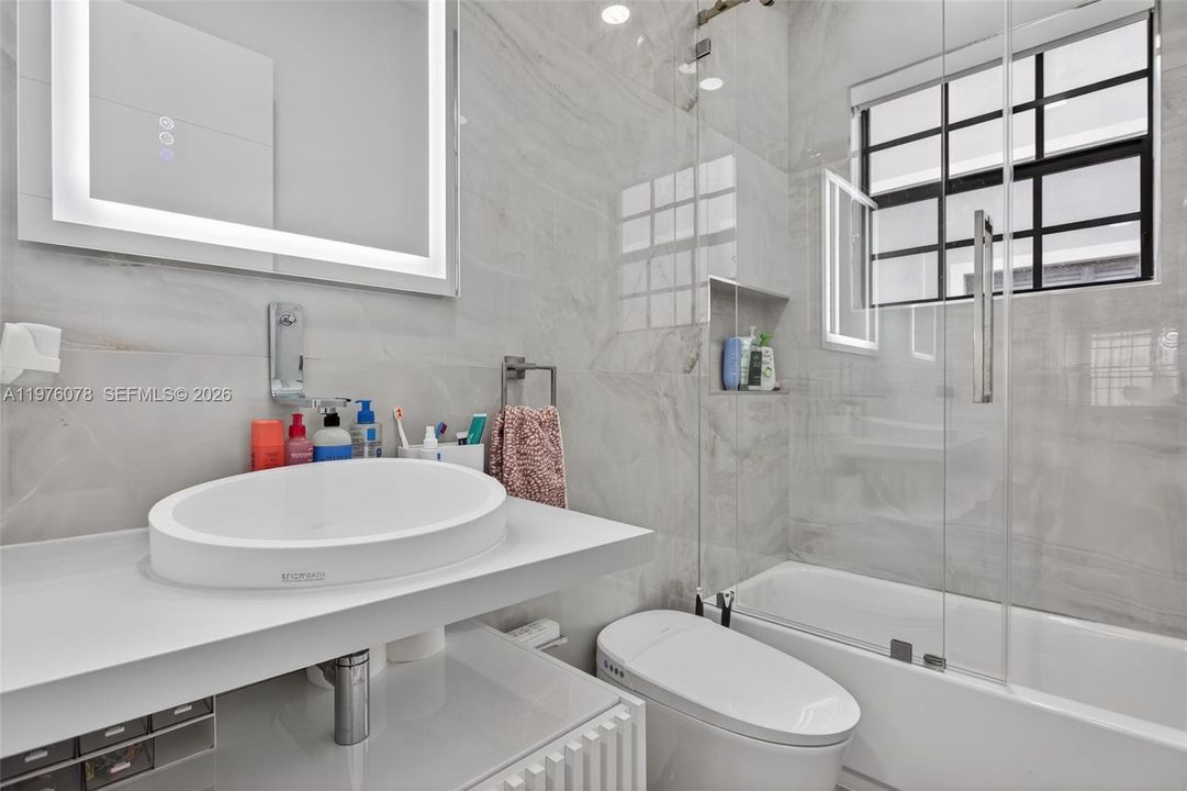 En Venta: $1,199,000 (4 camas, 3 baños, 2340 Pies cuadrados)