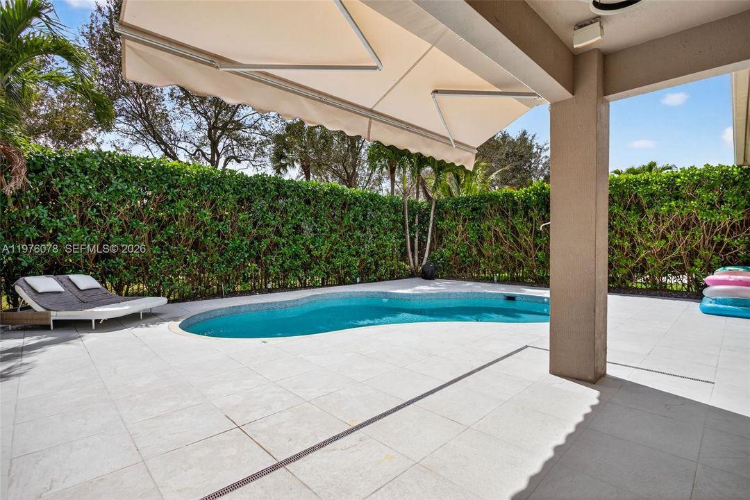 En Venta: $1,199,000 (4 camas, 3 baños, 2340 Pies cuadrados)