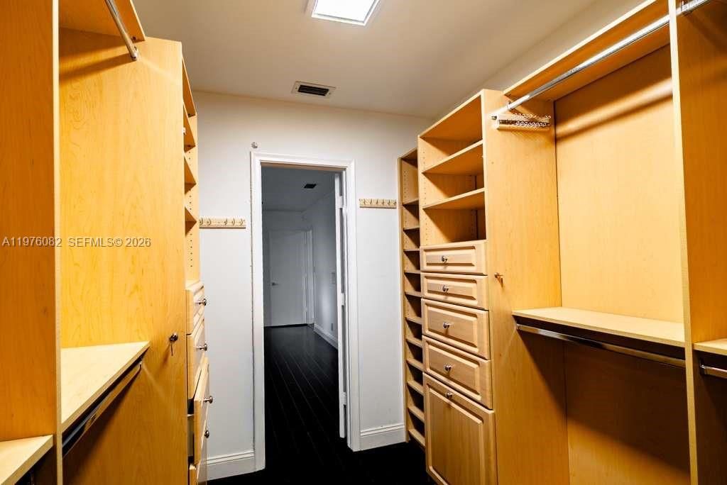 Master Walking Closet