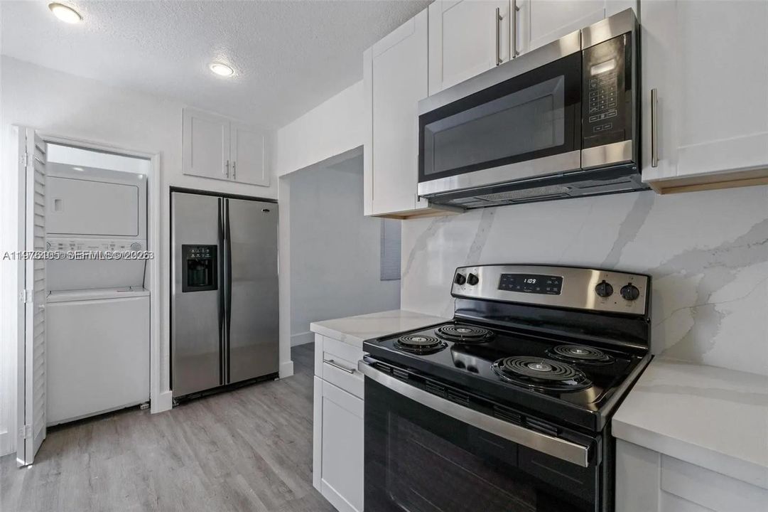 Active With Contract: $2,750 (3 beds, 1 baths, 864 Square Feet)