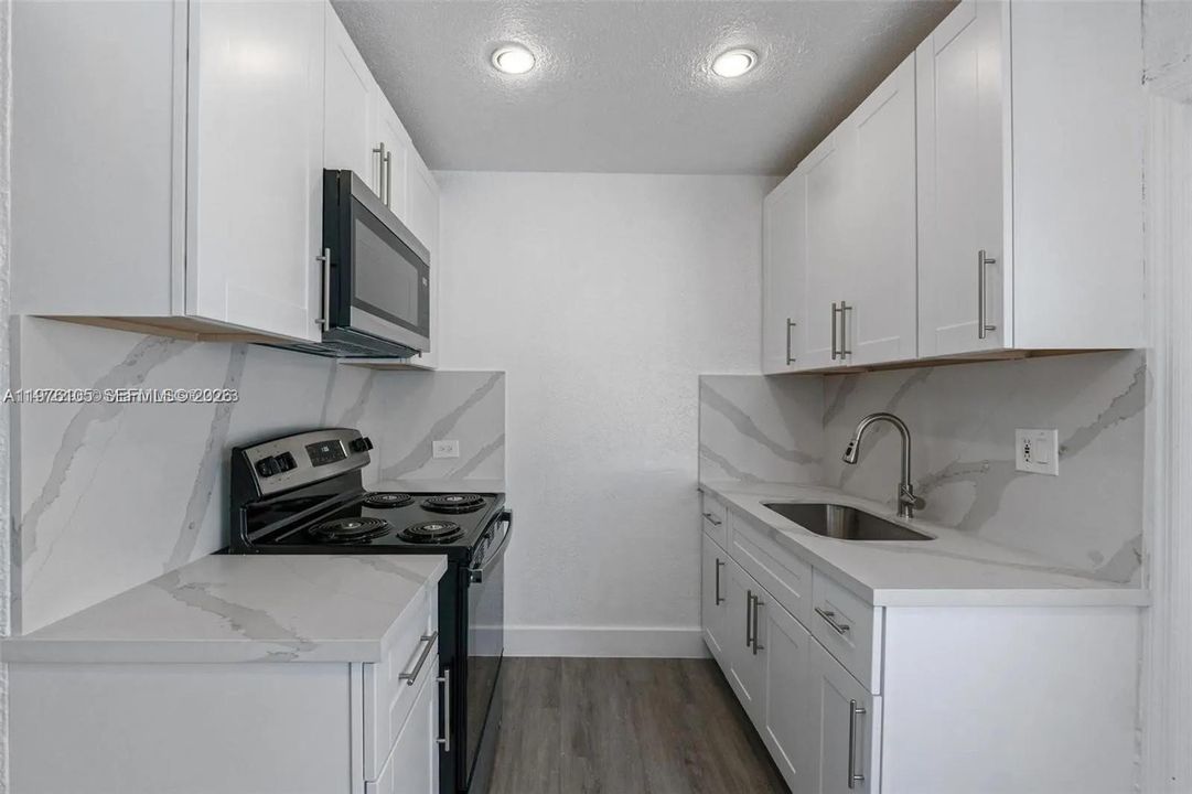 Active With Contract: $2,750 (3 beds, 1 baths, 864 Square Feet)