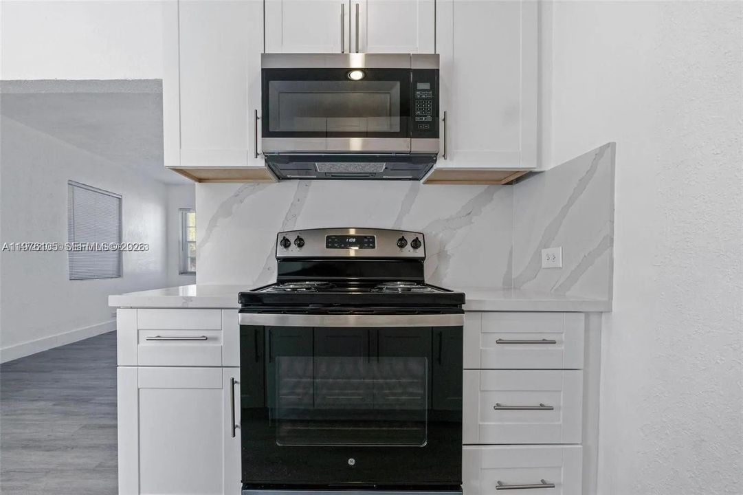 Active With Contract: $2,750 (3 beds, 1 baths, 864 Square Feet)