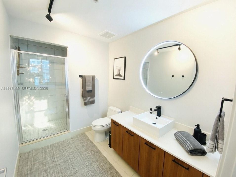 For Sale: $485,000 (1 beds, 1 baths, 861 Square Feet)