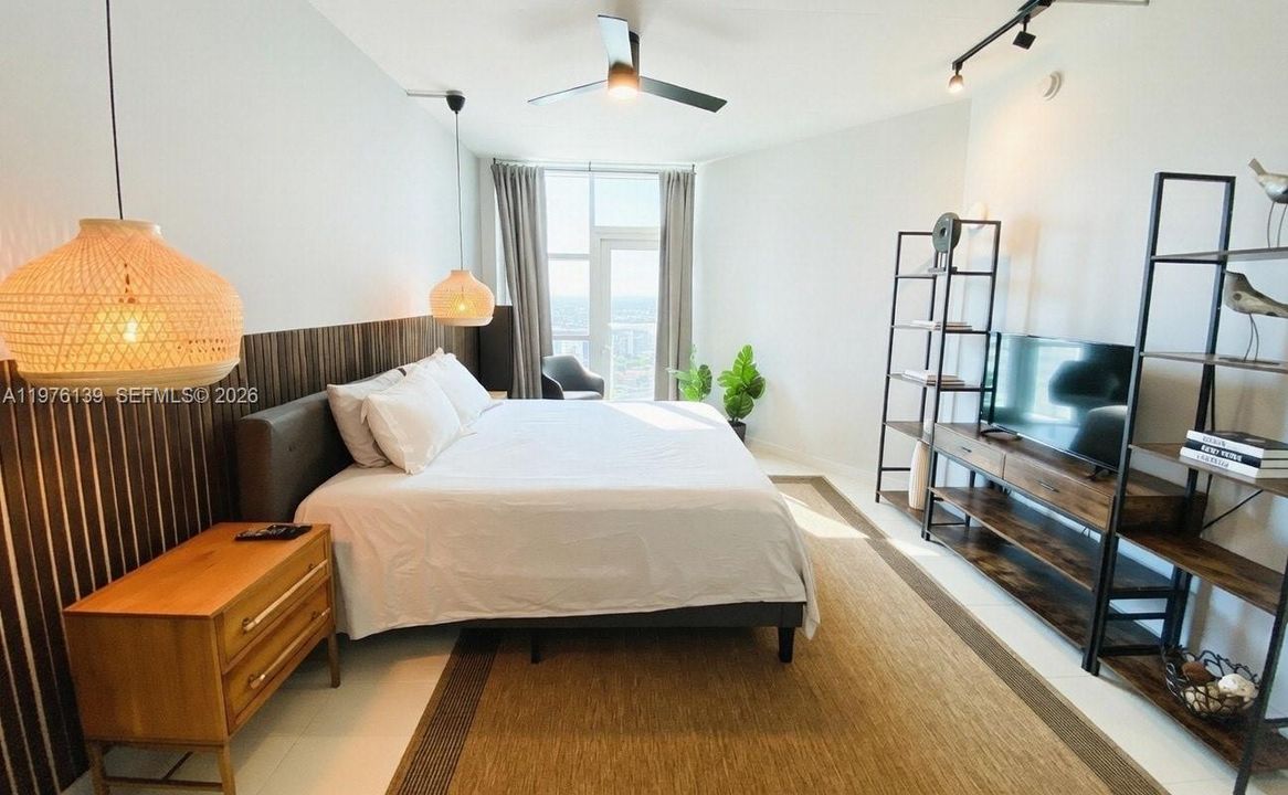 For Sale: $485,000 (1 beds, 1 baths, 861 Square Feet)