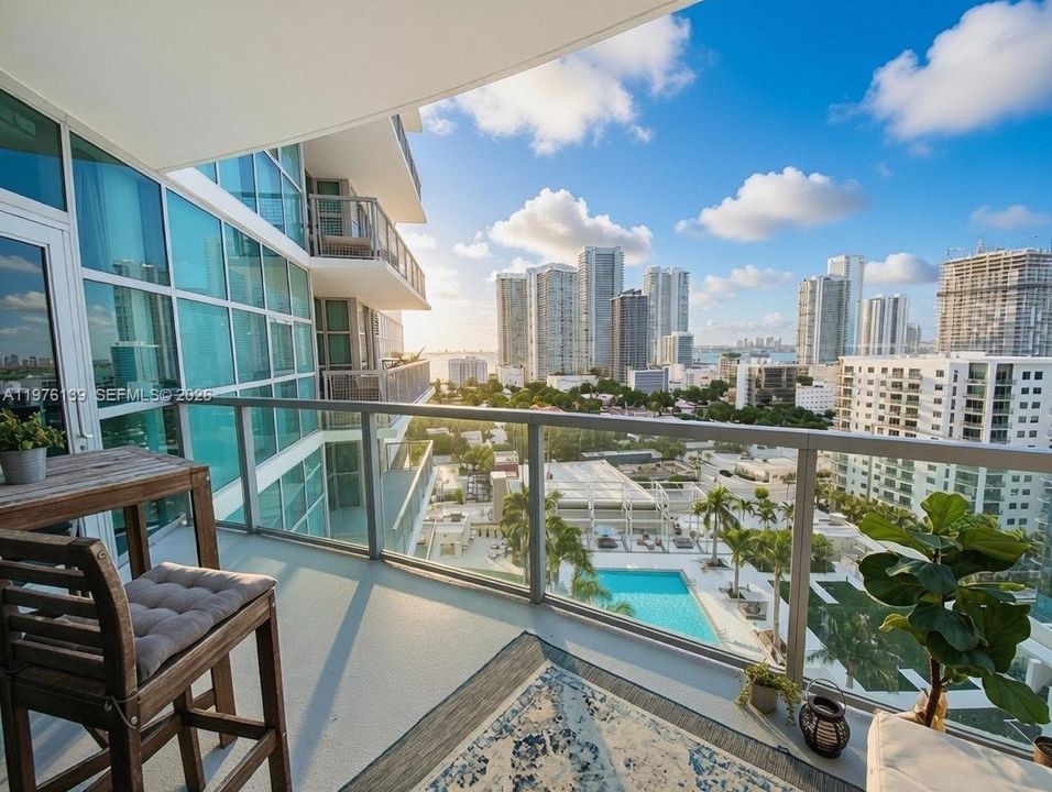 For Sale: $485,000 (1 beds, 1 baths, 861 Square Feet)