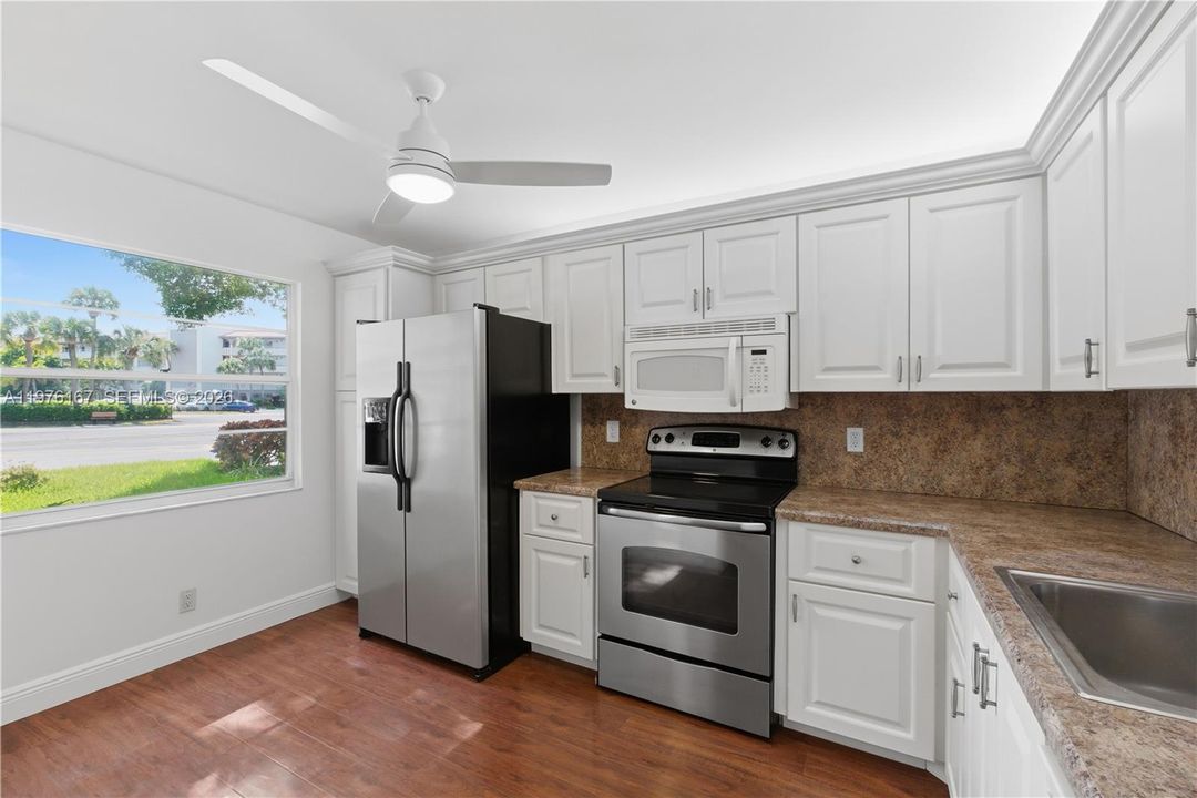 For Sale: $111,000 (2 beds, 2 baths, 1210 Square Feet)