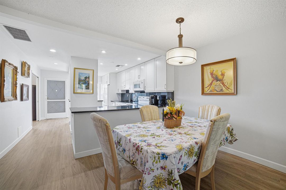 Dining Area & Kitchen