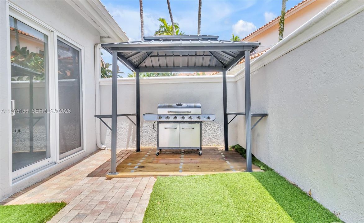 Recientemente alquilado: $8,000 (5 camas, 3 baños, 2882 Pies cuadrados)